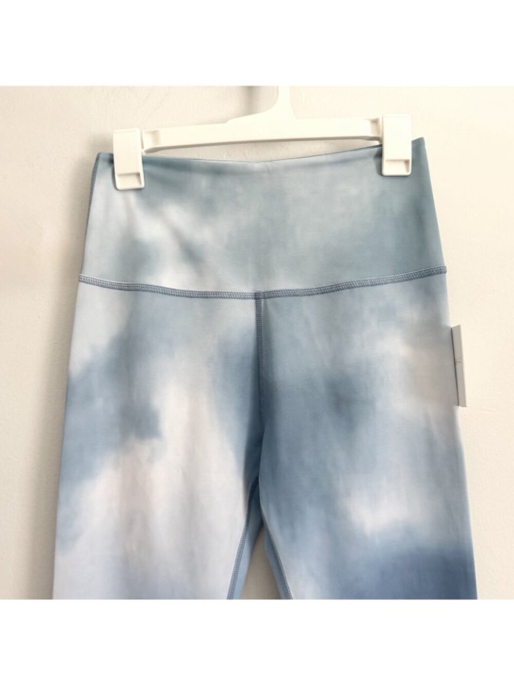 NEW Beyond Yoga Cropped Tank Sports Bra + Leggings Set Blue Cloud Women’s Large - Picture 5 of 9